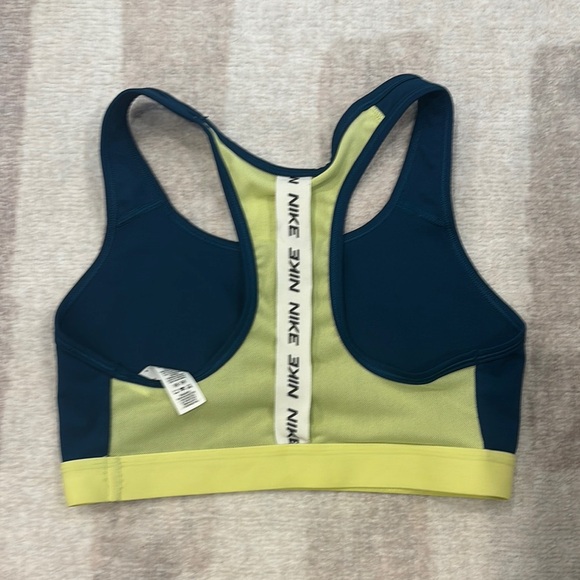 Nike Sports Bra Racerback Design - Picture 3 of 3